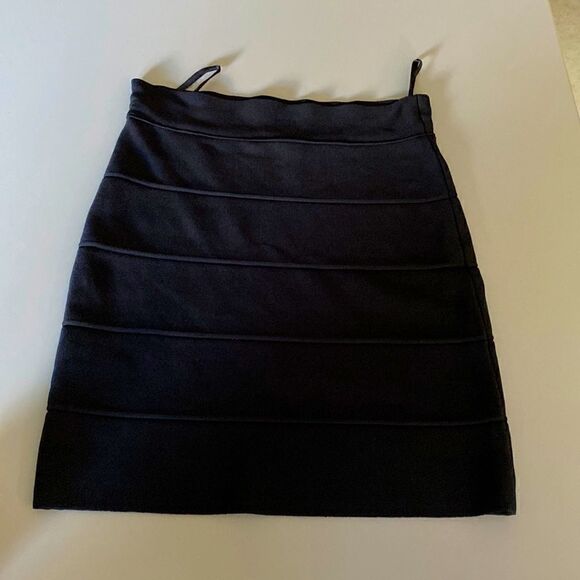 BCBGMAXARIZIA Simone Textured Power Skirt Size XS NWOT - Picture 5 of 11